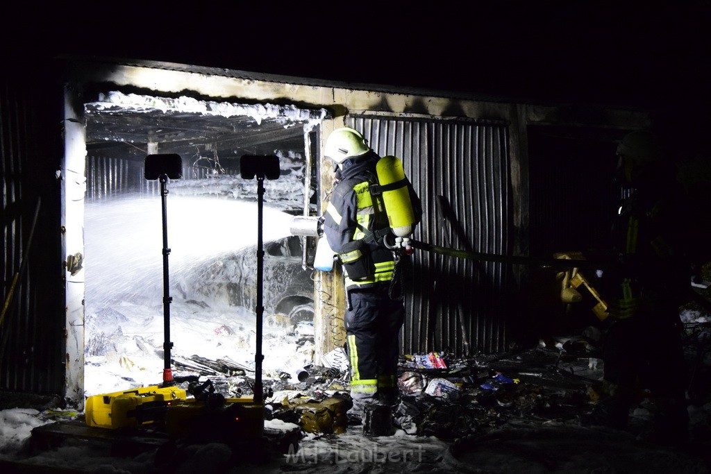 Feuer Hinterhof Garagen Koeln Hoehenberg Olpenerstr P139.JPG - Miklos Laubert